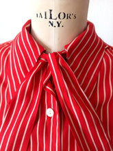 Cargar imagen en el visor de la galería, 1940s - Gorgeous Bow Red Striped Rayon Blouse - W33 (84cm)