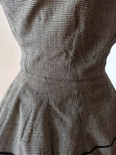 Charger l'image dans la galerie, 1950s - Exquisite Houndstooth Soft Wool Dress - W24.5 (62cm)