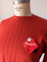 Laden Sie das Bild in den Galerie-Viewer, 1960s - DEADSTOCK - MACAP, Spain - Brick Knit Sweater - Sz 3