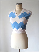 Cargar imagen en el visor de la galería, 1940s 1950s - DEADSTOCK - Gorgeous Blue White Cotton Top - Sz 2