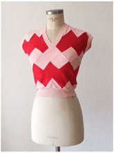 Cargar imagen en el visor de la galería, 1940s 1950s - DEADSTOCK - Gorgeous Strawberry Red Cotton Top - Sz 2