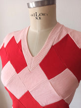 Cargar imagen en el visor de la galería, 1940s 1950s - DEADSTOCK - Gorgeous Strawberry Red Cotton Top - Sz 2