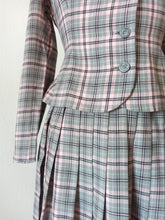 Charger l'image dans la galerie, 1940s - Gorgeous Pink & Black 2pc Viyella Wool Ensemble - W26/29 (66/74cm)