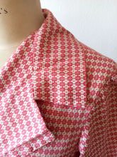 Charger l'image dans la galerie, 1950s - Adorable Italian Pink Floral Textured Cotton Dress - W26 (66cm)