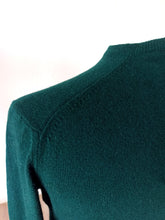 Charger l'image dans la galerie, 1950s - GLENEAGLES KNITWEAR, Scotland - Forest Green Men's Cashmere Sweater - Sz 40