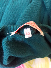 Charger l'image dans la galerie, 1950s - GLENEAGLES KNITWEAR, Scotland - Forest Green Men's Cashmere Sweater - Sz 40