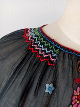 Carica l'immagine nel visualizzatore di Gallery, 1940s 1950s - ARTEX - Black Hungarian Embroidery Blouse - W29 (74cm)