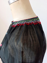 Carica l'immagine nel visualizzatore di Gallery, 1940s 1950s - ARTEX - Black Hungarian Embroidery Blouse - W29 (74cm)