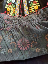 Carica l'immagine nel visualizzatore di Gallery, 1940s 1950s - ARTEX - Black Hungarian Embroidery Blouse - W29 (74cm)