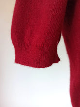 Charger l'image dans la galerie, 1950s - BALLANTYNE, Scotland - Burgundy Cashmere Jumper