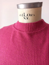 Cargar imagen en el visor de la galería, 1940s 1950s - DEADSTOCK - Gorgeous Strawberry Cotton Knit Jumper - Sz 3
