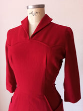 Charger l'image dans la galerie, 1940s 1950s - Stunning Red Wool Dress - W29 (74cm)
