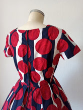 Laden Sie das Bild in den Galerie-Viewer, 1950s 1960s - CHERIE MODELL - Deadstock Stunning Cotton Dress - W28.5 (72cm)