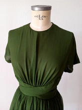 Charger l'image dans la galerie, 1950s 1960s - Exquisite French Moss Green Chiffon Silk Dress - W26 (66cm)