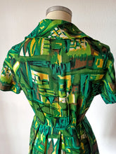 Charger l'image dans la galerie, 1950s 1960s - Fabulous Abstract Green Linen Dress - W28.5 (72cm)