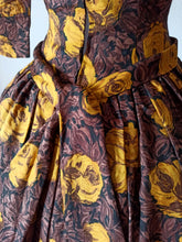 Charger l'image dans la galerie, 1950s - Exquisite French Autumnal Roseprint Dress - W27 (68cm)