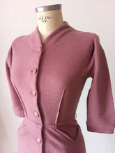 Charger l'image dans la galerie, 1950s - St. MICHAEL, UK - Gorgeous Pink Jersey Wool Dress - W24.5/28.5 (62/72cm)