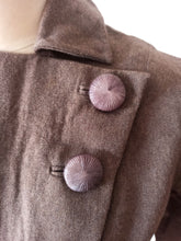 Laden Sie das Bild in den Galerie-Viewer, 1940s - Stunning Gabardine Wool Dress - W25 (64cm)