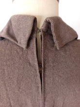 Laden Sie das Bild in den Galerie-Viewer, 1940s - Stunning Gabardine Wool Dress - W25 (64cm)