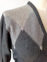Charger l'image dans la galerie, 1950s 1960s - BALLANTYNE, Scotland - Iconic Intarsia Cashmere Sweater - Sz 38