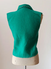 Charger l'image dans la galerie, 1950s - Adorable Green Embroidered Wool Vest