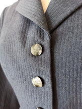 Cargar imagen en el visor de la galería, 1940s - Gorgeous Stone Blue Wool Ensemble - W27/24 (70/60cm)