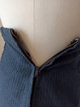 Cargar imagen en el visor de la galería, 1940s - Gorgeous Stone Blue Wool Ensemble - W27/24 (70/60cm)