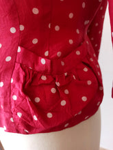 Cargar imagen en el visor de la galería, 1940s 1950s - Exquisite 2pc Red Dotted Dress Jacket - W28 (72cm)