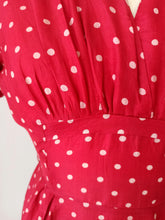 Cargar imagen en el visor de la galería, 1940s 1950s - Exquisite 2pc Red Dotted Dress Jacket - W28 (72cm)