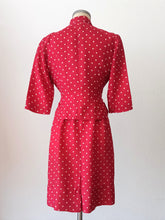 Cargar imagen en el visor de la galería, 1940s 1950s - Exquisite 2pc Red Dotted Dress Jacket - W28 (72cm)