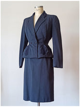 Cargar imagen en el visor de la galería, 1940s - PARIS - New Look Stone Blue Wool Ensemble - W28/27 (70/68cm)