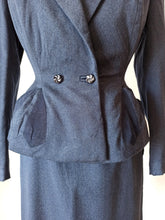Cargar imagen en el visor de la galería, 1940s - PARIS - New Look Stone Blue Wool Ensemble - W28/27 (70/68cm)