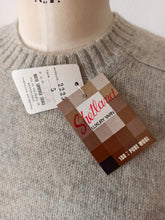 Laden Sie das Bild in den Galerie-Viewer, 1960s - MACAP, Spain - Deadstock Shetland Wool Sweater - Sz 5