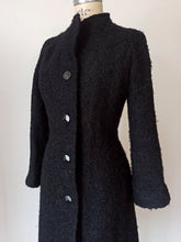 Cargar imagen en el visor de la galería, 1940s - PEREL, Paris - Stunning Black Ruffled Wool Coat