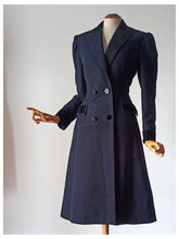 Cargar imagen en el visor de la galería, 1940s (?) - Fabulous Black Soft Wool Velvet Coat - W30 (76cm)