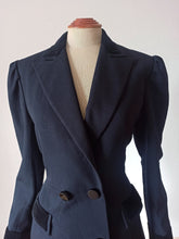 Cargar imagen en el visor de la galería, 1940s (?) - Fabulous Black Soft Wool Velvet Coat - W30 (76cm)