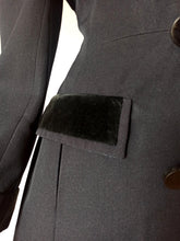 Cargar imagen en el visor de la galería, 1940s (?) - Fabulous Black Soft Wool Velvet Coat - W30 (76cm)