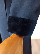 Cargar imagen en el visor de la galería, 1940s (?) - Fabulous Black Soft Wool Velvet Coat - W30 (76cm)