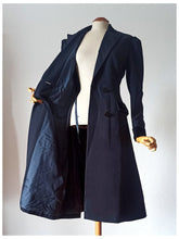Cargar imagen en el visor de la galería, 1940s (?) - Fabulous Black Soft Wool Velvet Coat - W30 (76cm)