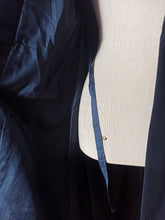 Cargar imagen en el visor de la galería, 1940s (?) - Fabulous Black Soft Wool Velvet Coat - W30 (76cm)