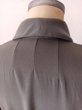 Laden Sie das Bild in den Galerie-Viewer, RESERVED DO NOT PURCHASE - 1940s - Exquisite Dark Grey Gab Wool Dress - W29 (74cm)