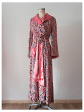 Carica l'immagine nel visualizzatore di Gallery, 1940s - Stunning Rayon Silk Housecoat