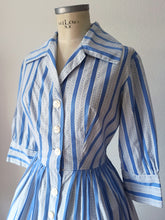 Charger l'image dans la galerie, 1950s - Adorable Blue White Cotton Dress - W29 (74cm)