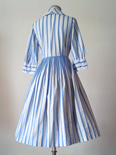 Charger l'image dans la galerie, 1950s - Adorable Blue White Cotton Dress - W29 (74cm)
