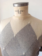 Charger l'image dans la galerie, 1940s 1950s - BALLANTYNE, Scotland - Iconic Intarsia Cashmere Jumper