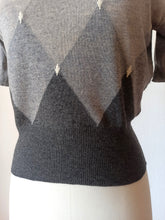 Charger l'image dans la galerie, 1940s 1950s - BALLANTYNE, Scotland - Iconic Intarsia Cashmere Jumper