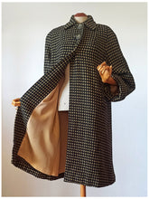 Cargar imagen en el visor de la galería, 1940s 1950s - Fabulous Black Mustard Wool Long Coat