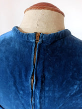 Charger l'image dans la galerie, 1950s - Adorable Steel Blue Velvet Dress - W26 (66cm)