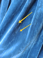 Charger l'image dans la galerie, 1950s - Adorable Steel Blue Velvet Dress - W26 (66cm)