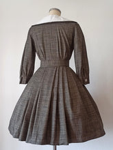 Laden Sie das Bild in den Galerie-Viewer, 1950s 1960s - Adorable Grey Wool Dress - W27 (68cm)